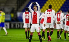 Ajax consegue vitória de 'mão cheia' em Waalwijk e volta à liderança
