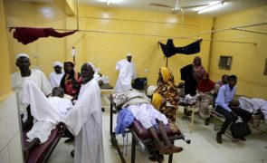 Polícia sudanesa ataca hospitais e impede tratamento de manifestantes feridos - ONG