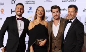 Cristina Ferreira arrasa com look de milhares nos Emmy Awards