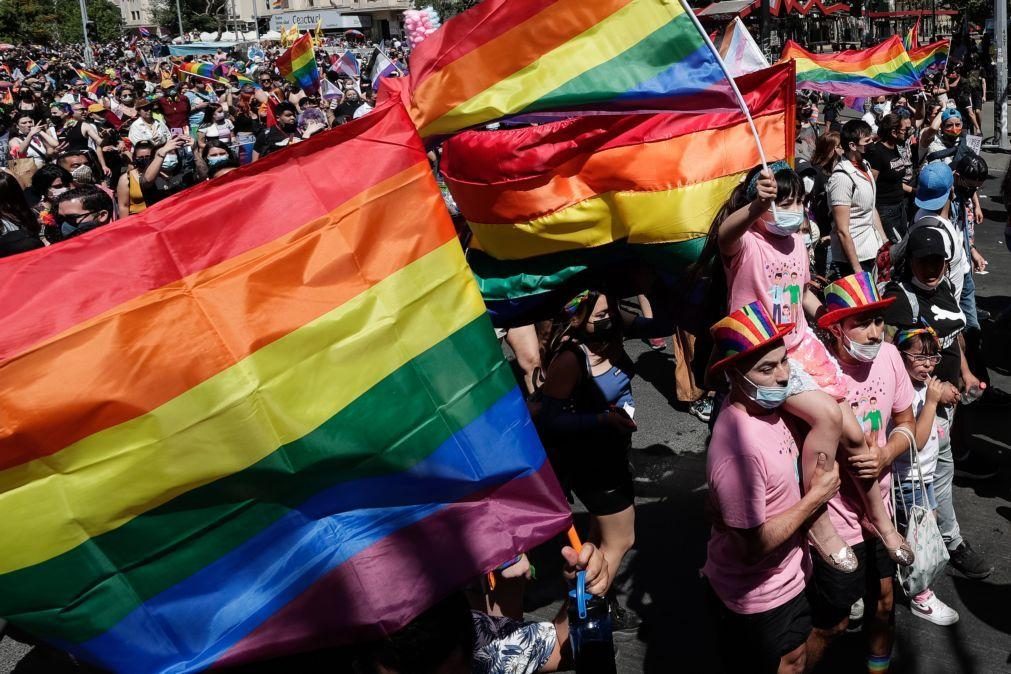 Parlamento do Chile aprova casamento e adoções por homossexuais