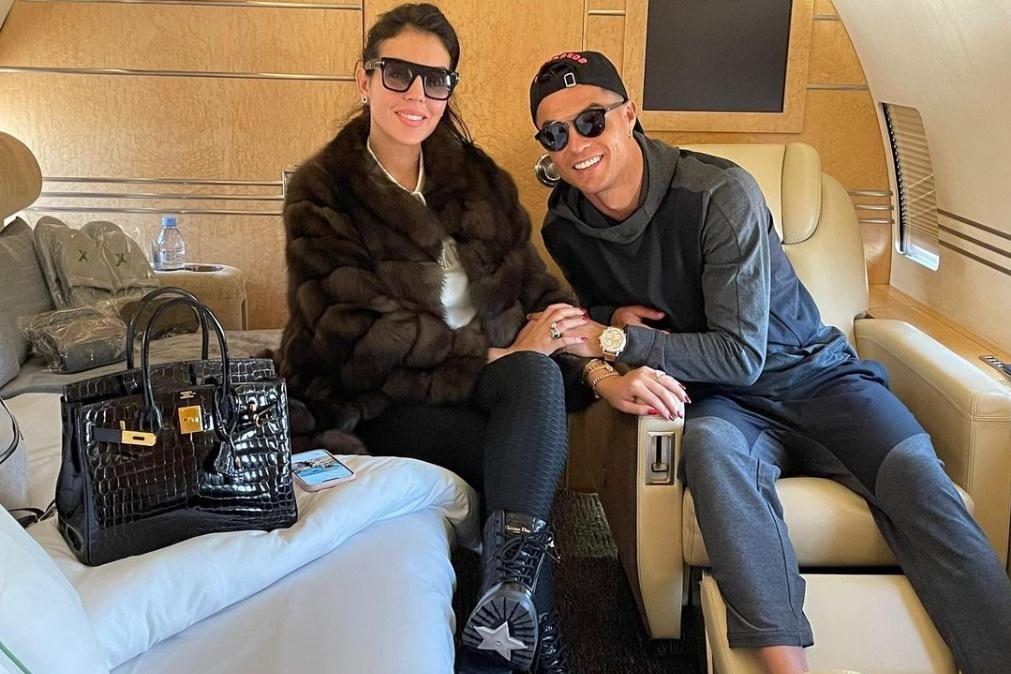 Ronaldo vai buscar guarda-costas gémeos ao Afeganistão para proteger Georgina