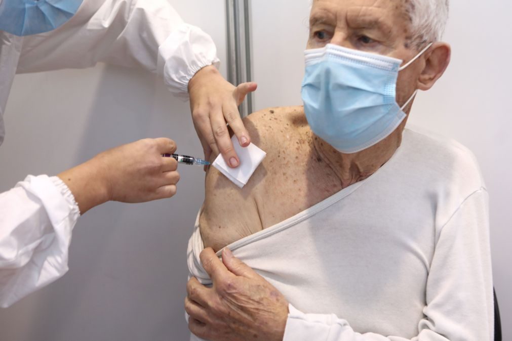 Mais de metade das pessoas com 65 ou mais anos já se vacinaram contra a gripe