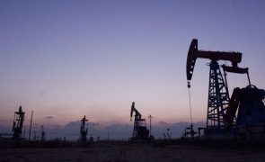 Preços do petróleo em forte queda nos mercados internacionais