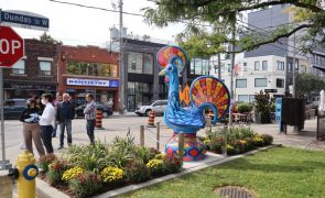 Principal rua do 'Little Portugal' em Toronto muda de nome e reescreve a história
