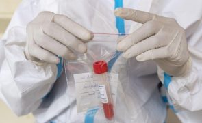 Covid-19: Austrália deteta dois primeiros casos da variante Ómicron