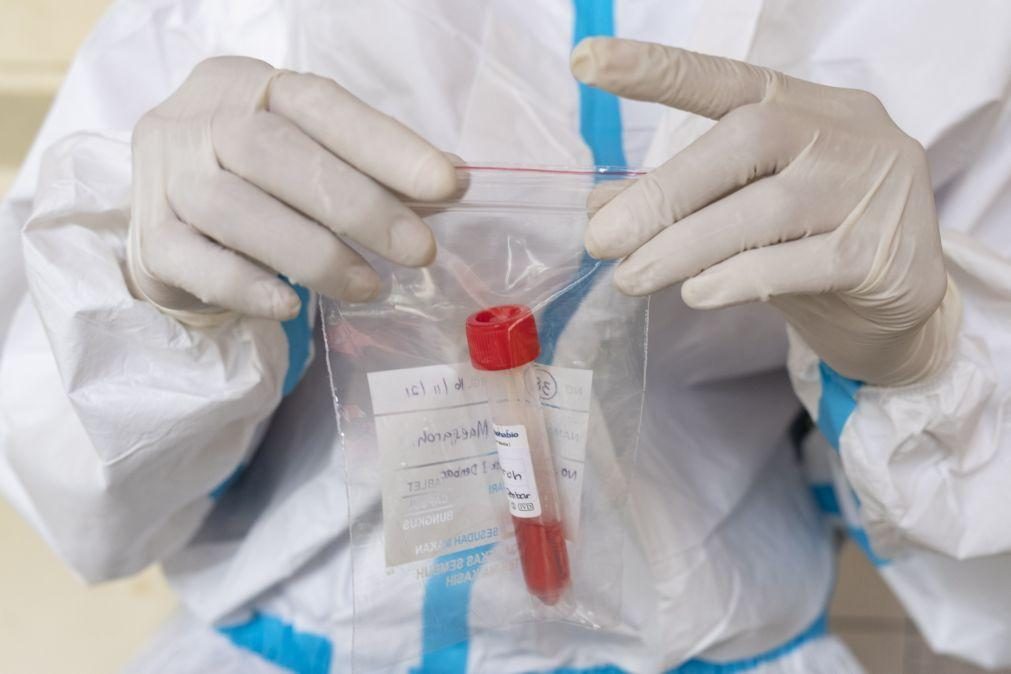 Covid-19: Austrália deteta dois primeiros casos da variante Ómicron