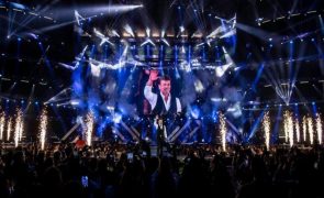 Tony Carreira faz especial apelo aos fãs durante concerto e emociona a plateia (vídeos)