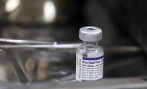 Covid-19: Brasil anuncia compra de 100 milhões de doses de vacinas da Pfizer em 2022