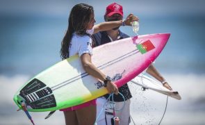 Surfistas Vasco Ribeiro, Teresa Bonvalot e Yolanda Sequeira avançam no Havai