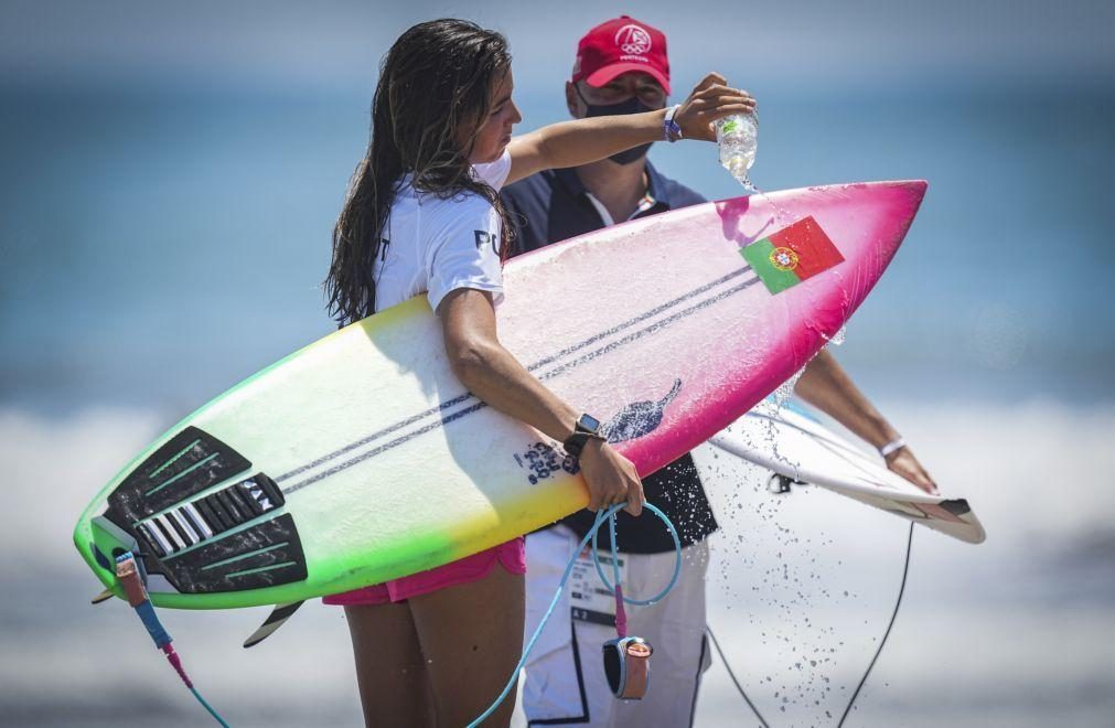 Surfistas Vasco Ribeiro, Teresa Bonvalot e Yolanda Sequeira avançam no Havai