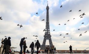 Covid-19: França regista 47.000 novos casos, o número mais elevado desde abril