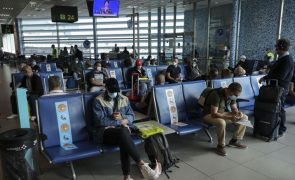 Covid-19: Bruxelas espera que Portugal reavalie exigência de teste aos passageiros na UE