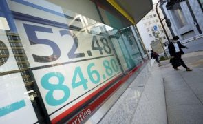 Bolsa de Tóquio abre a perder 0,80%