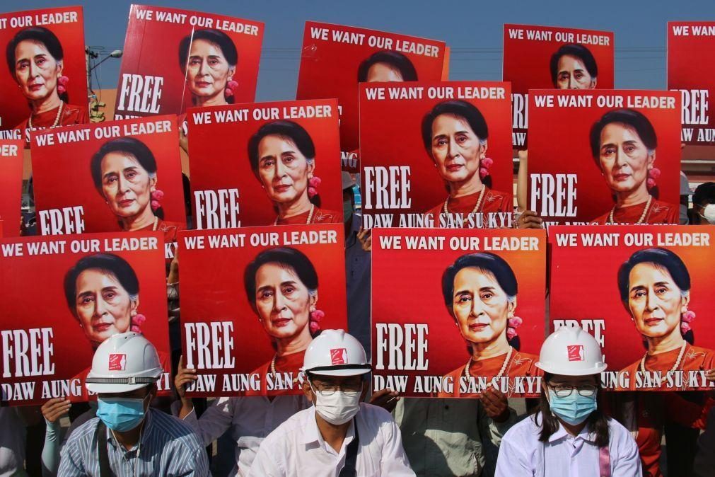 Junta militar de Myanmar anuncia redução de pena de Aung San Suu Kyi