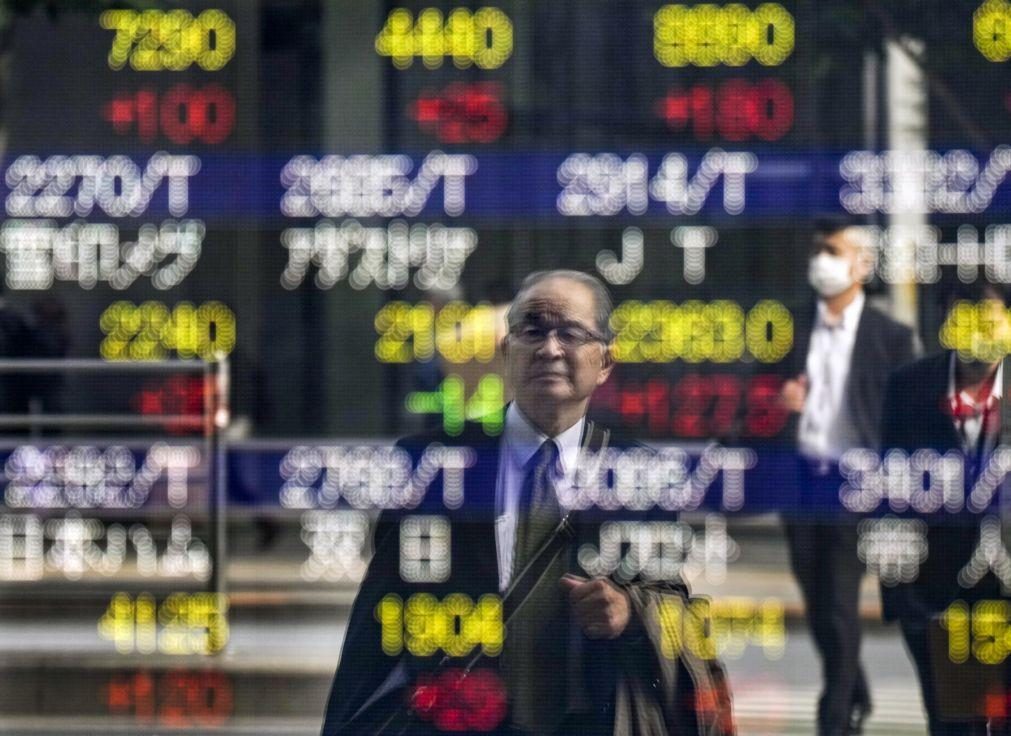 Bolsa de Tóquio abre a subir 0,84%
