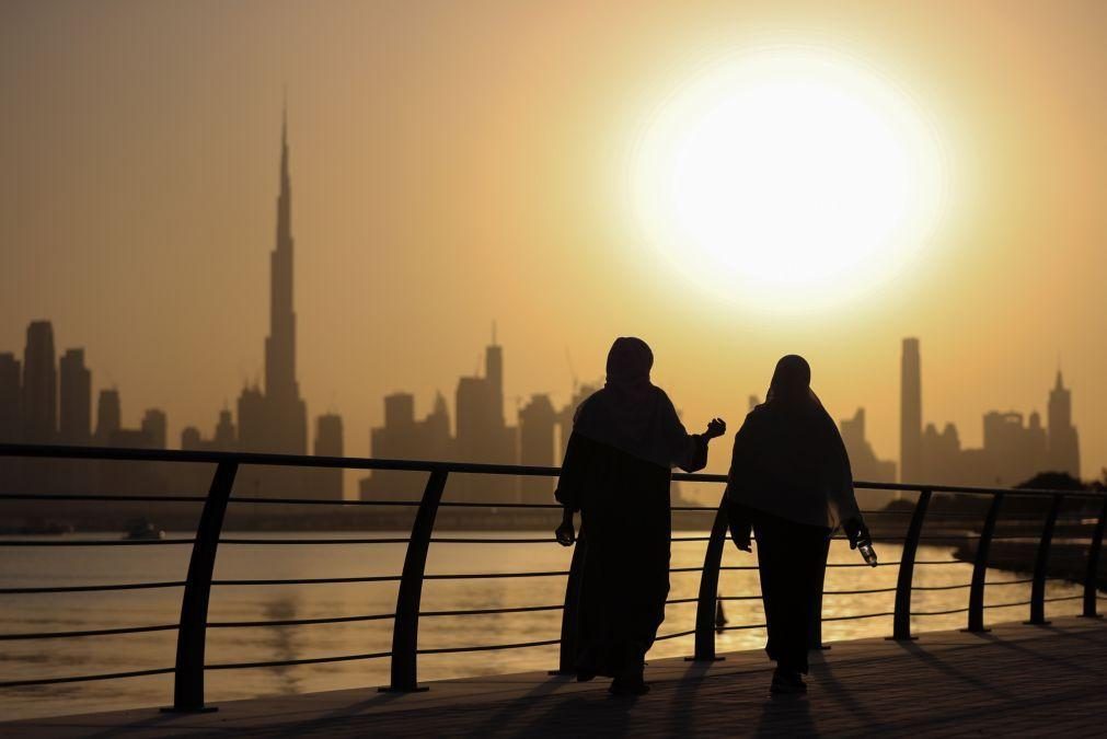 Emirados Árabes Unidos muda fim de semana para sábado e domingo
