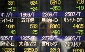 Bolsa de Tóquio fecha a subir 1,42%