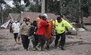 Número de mortos causados por erupção do vulcão Semeru da Indonésia sobe para 39