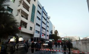 Um morto e 18 feridos em incêndio na sede de partido islamita em Tunes