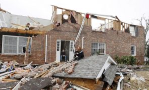 Perigo de novos tornados nos EUA mantém-se até domingo de manhã