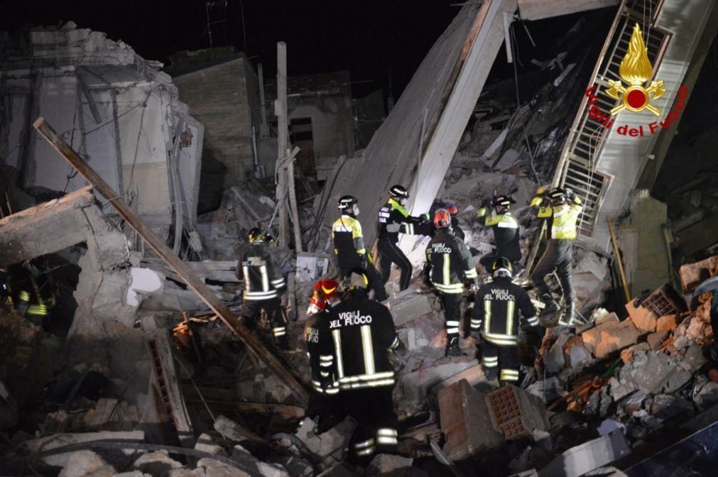 Autoridades italianas corrigem balanço de desabamento de edifício para três mortos