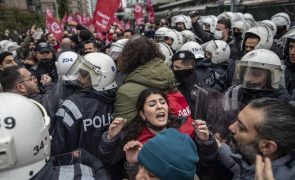 Mais de 5 mil pessoas manifestam-se em Istambul contra subida da inflação