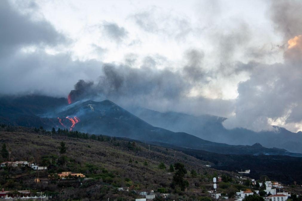 Gases tóxicos obriga a confinamento de 33 mil residentes em La Palma
