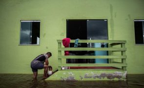 Chuvas provocaram 12 mortes e deixaram dezenas de cidades em emergência no Brasil