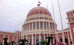 Parlamento angolano aprova Orçamento de Estado, oposição critica 