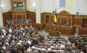Ucrânia: Parlamento de Kiev aprova tropas estrangeiras no país para exercícios militares
