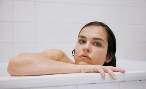 É verdade que os banhos de água fria nos trazem benefícios?