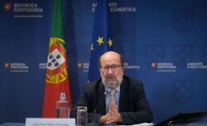 Portugal deve antecipar metas de emissões de gases e produção de energia renovável - ministro