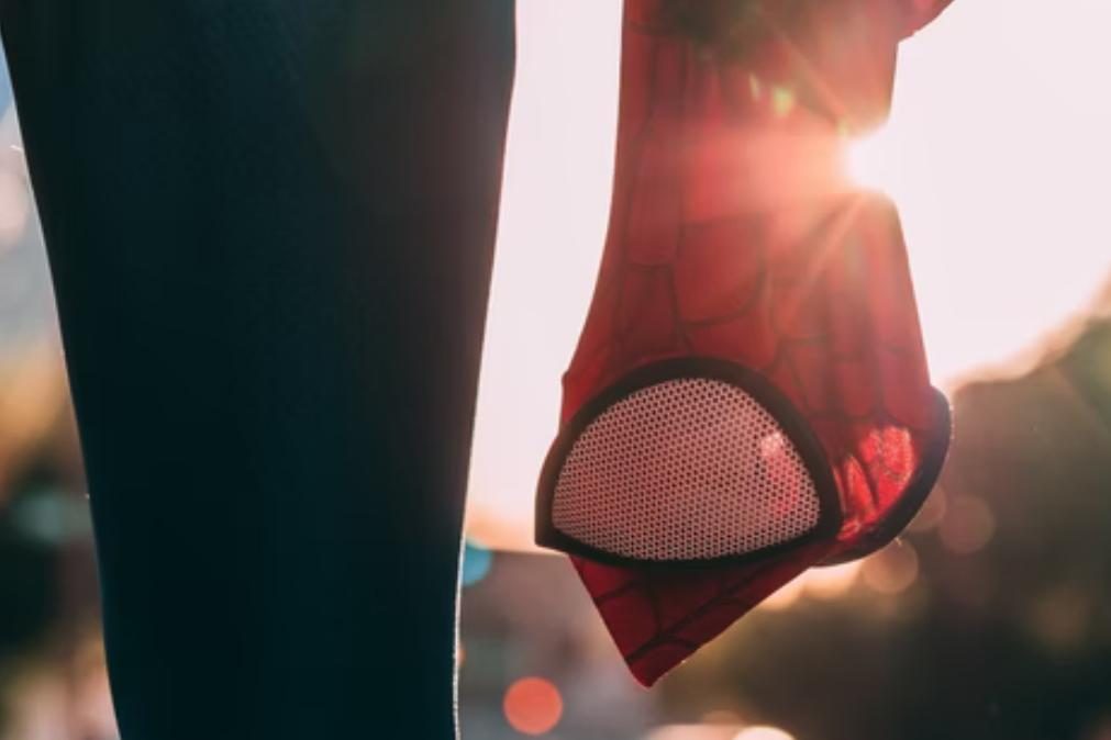 Mulher usa gás pimenta em crianças por spoilers em Homem-Aranha