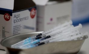 Covid-19: Bruxelas autoriza 5ª vacina na UE após 'luz verde' da EMA à Nuvaxovid