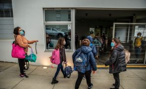 Covid-19: Pais obrigados a ficar em casa por fecho de escolas nos Açores recebem a 100%
