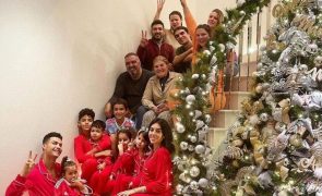 Cristiano Ronaldo celebra Natal em família com foto especial
