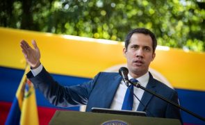 Parlamento opositor da Venezuela mantém-se em funções e ratifica Juan Guaidó como presidente