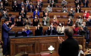Parlamento espanhol aprova orçamento que garante estabilidade ao Governo de Sánchez