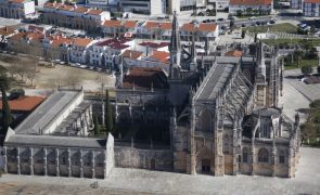 Avança limpeza de fachadas dos claustros de D. João I e D. Afonso V no Mosteiro da Batalha