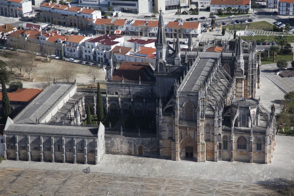 Avança limpeza de fachadas dos claustros de D. João I e D. Afonso V no Mosteiro da Batalha