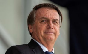 Covid-19: Presidente do Brasil rejeita restrições para quem não se quer vacinar