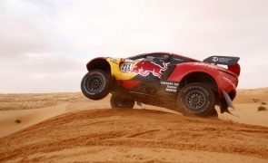 Dakar2022: Loeb vence segunda etapa nos carros e motas têm novo líder