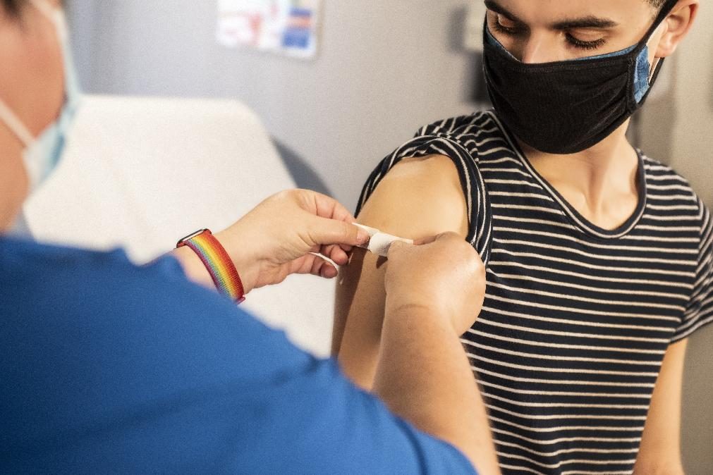 Covid-19: Parlamento francês aprova passe vacinal