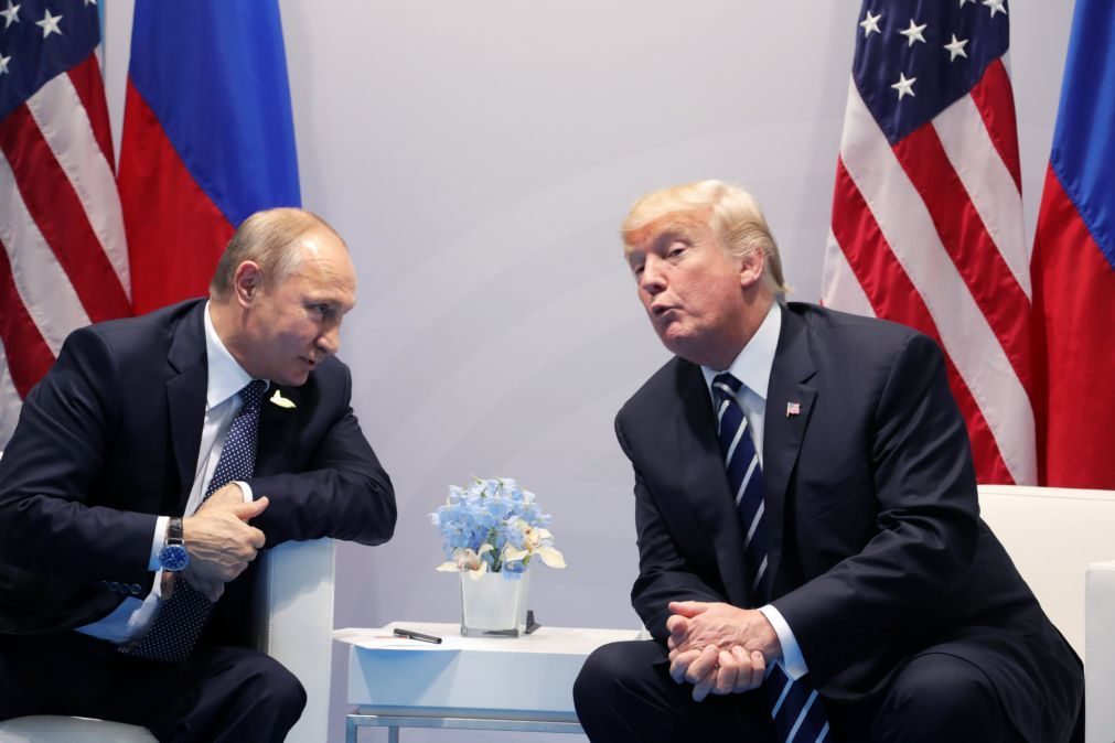 Trump promulga sanções contra Rússia