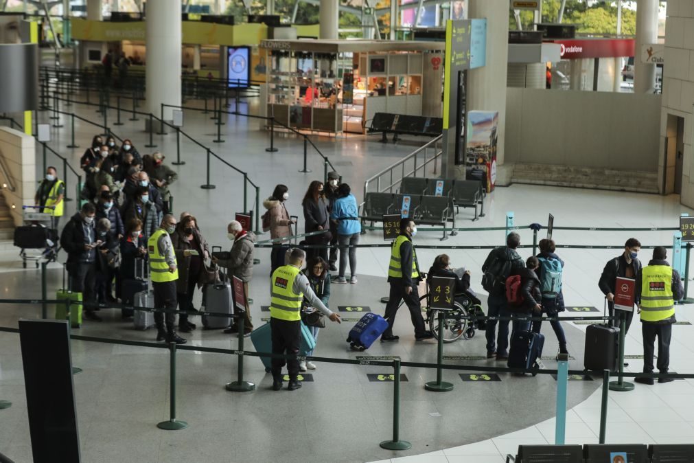 Apanhados no aeroporto a vender testes negativos à covid-19 a quem queria viajar