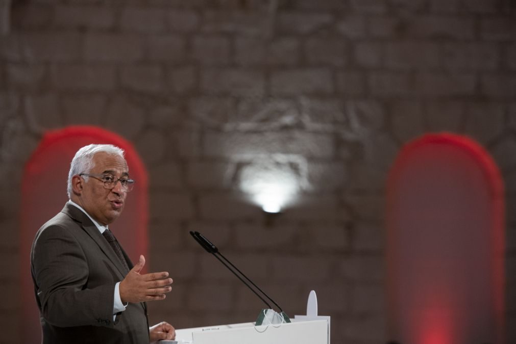 Costa promete acabar com professores de