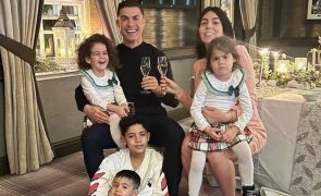 Conheça a mulher que veste as filhas de Cristiano Ronaldo