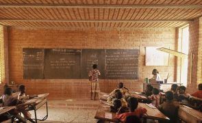Mais de três mil escolas no Burkina Faso foram encerradas devido a ataques rebeldes