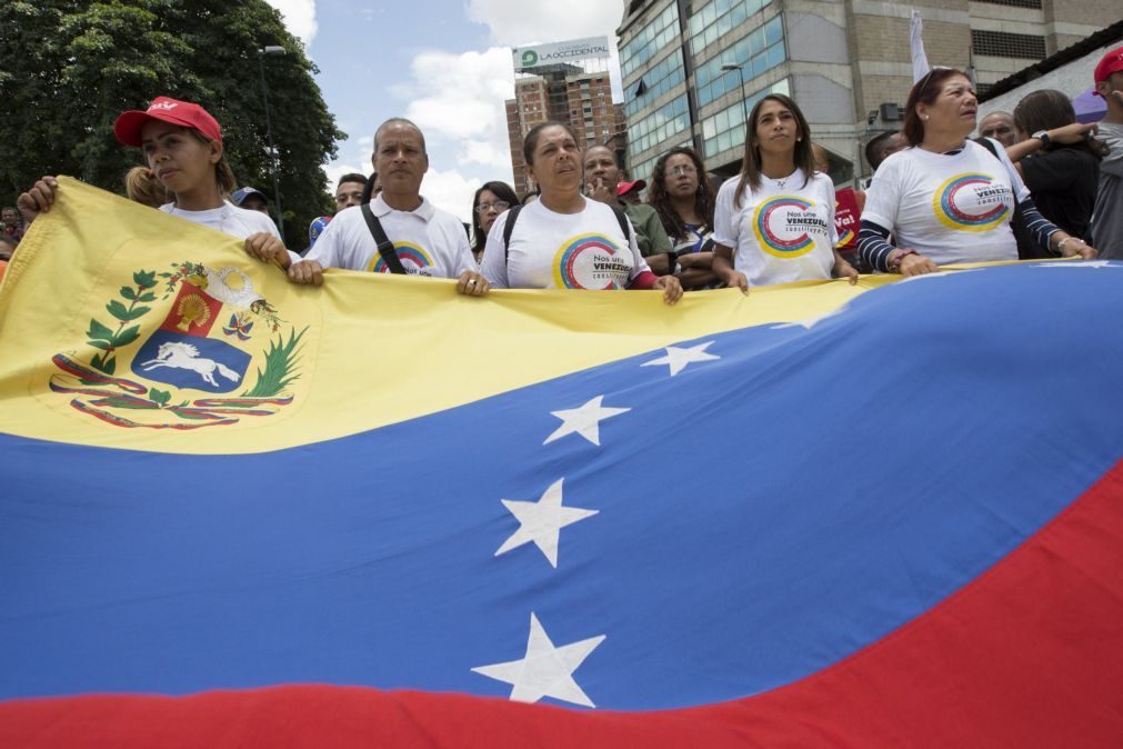 China apoia Assembleia Constituinte da Venezuela e critica ingerência estrangeira