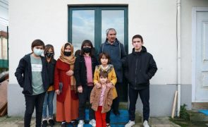 Família afegã fugida do regime talibã começou nesta 5.ª feira a viver na Maia